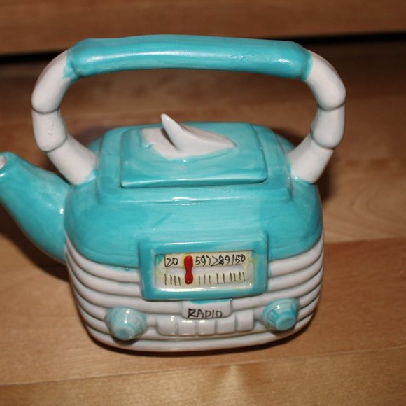 A vintage retro teapot - Picture 3 of 10